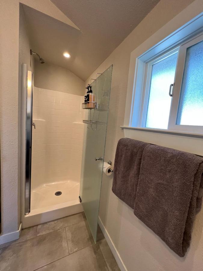 The Midtown Cottage- W/ Private Entrance And Views Hébergement de vacances