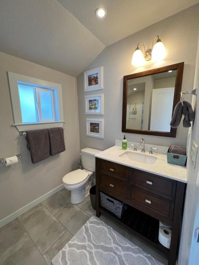 The Midtown Cottage- W/ Private Entrance And Views Hébergement de vacances