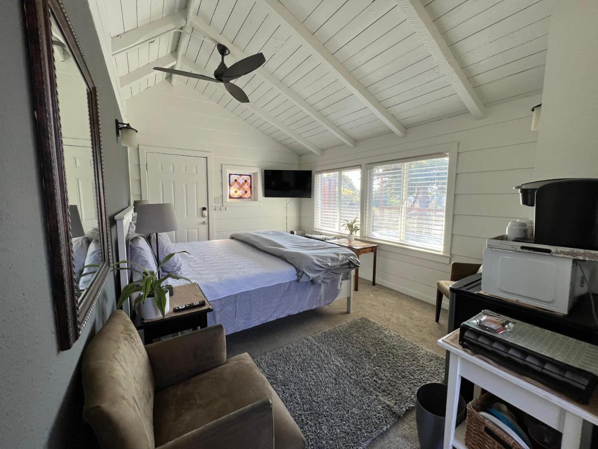 The Midtown Cottage- W/ Private Entrance And Views *