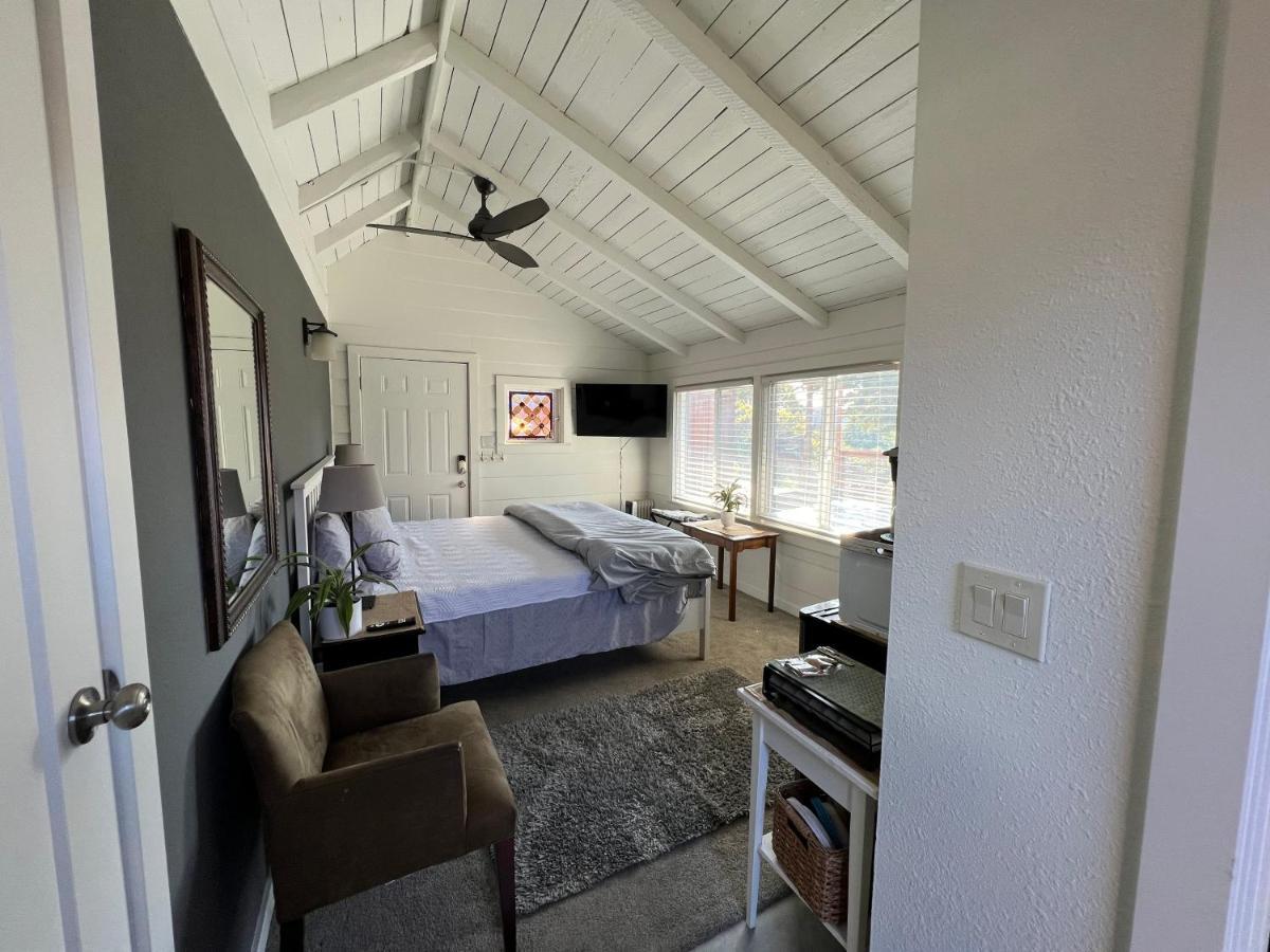 The Midtown Cottage- W/ Private Entrance And Views
